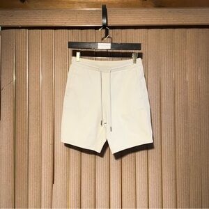 Express Cream Shorts (Falls Above the Knee) Size Extra Small Men’s Stretch